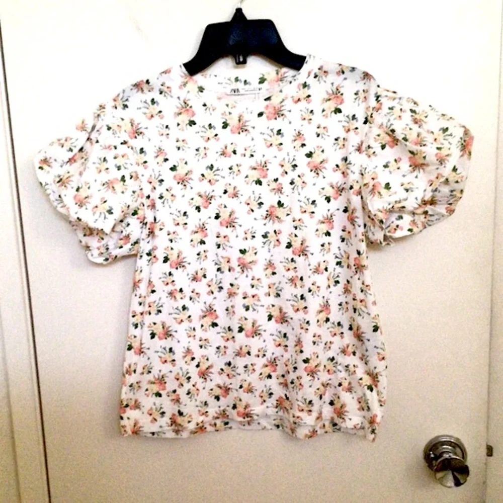 Zara Floral Puff Sleeve T-Shirt